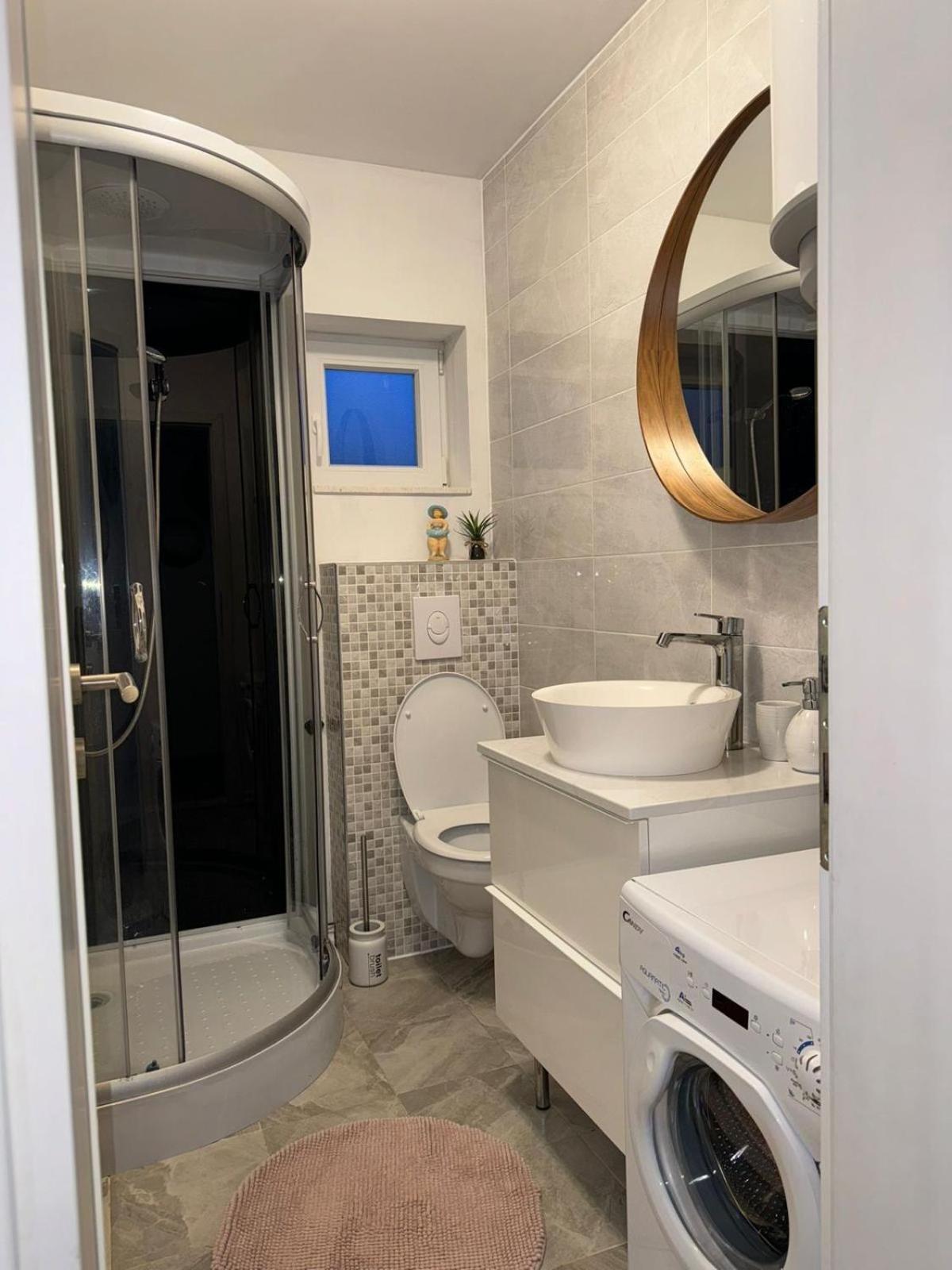 Apartman Dukic Okrug Gornji Exterior foto